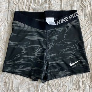 Nike Pro 3 in Shorts in Black/Gray